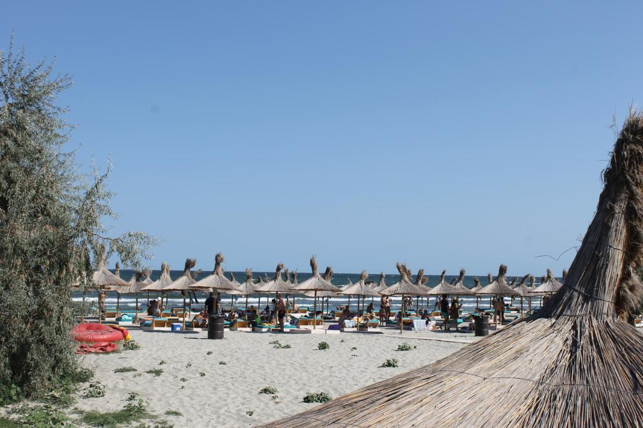 On Beach-Mamaia Residence Năvodari Exteriör bild