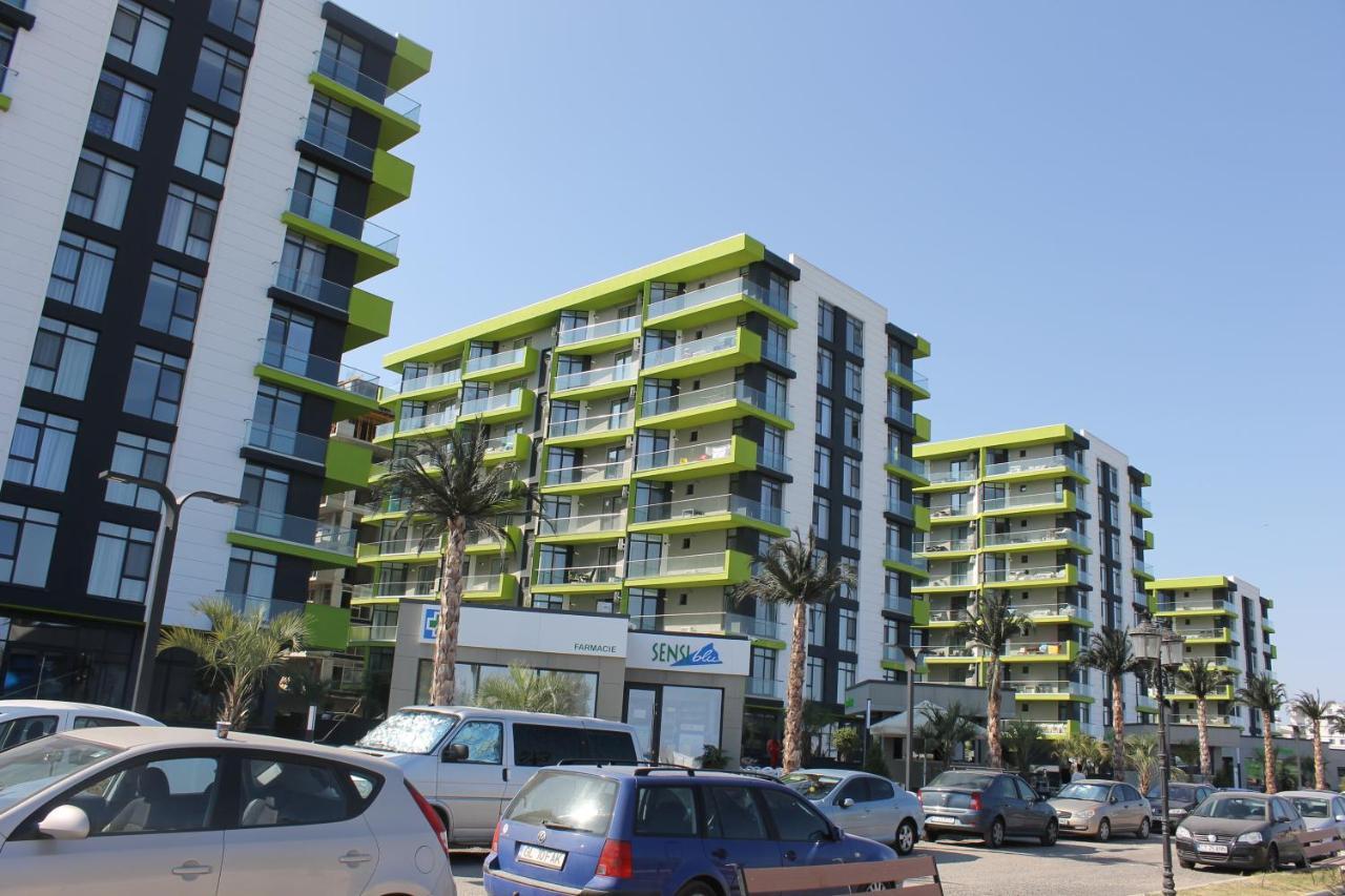 On Beach-Mamaia Residence Năvodari Exteriör bild