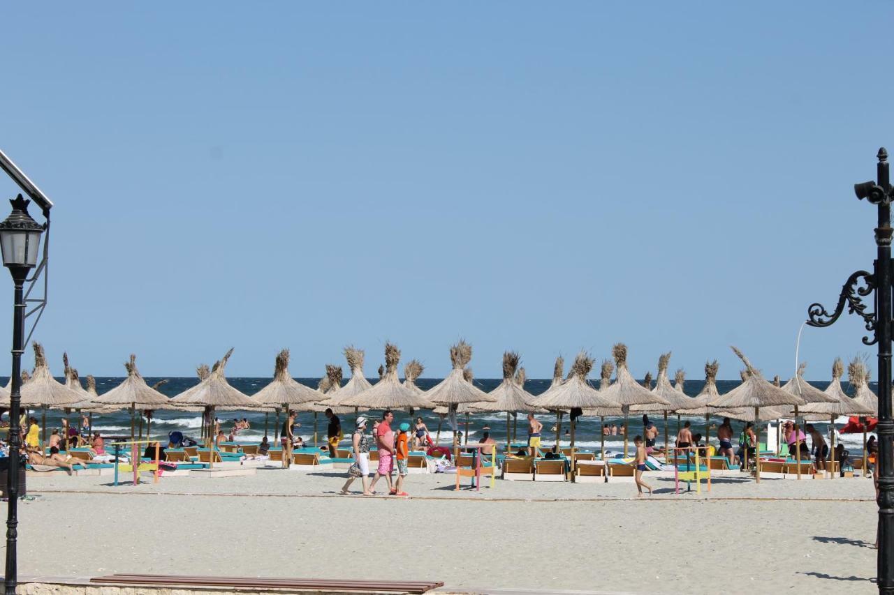 On Beach-Mamaia Residence Năvodari Exteriör bild