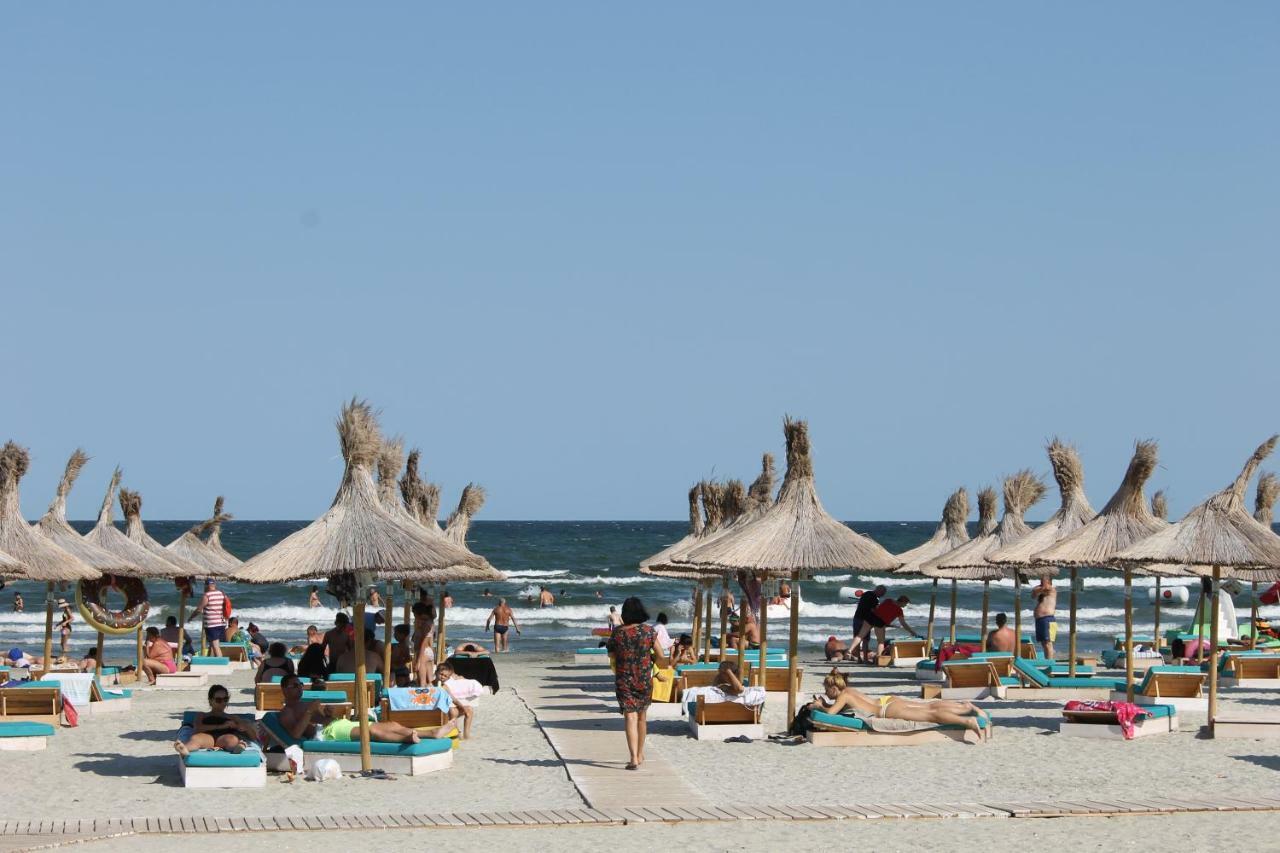 On Beach-Mamaia Residence Năvodari Exteriör bild